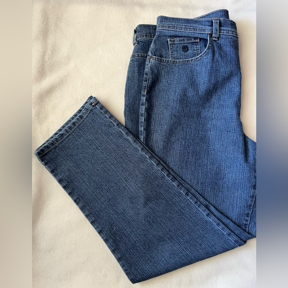 Gloria Vanderbilt Denim - Gloria Vanderbilt straight leg jeans